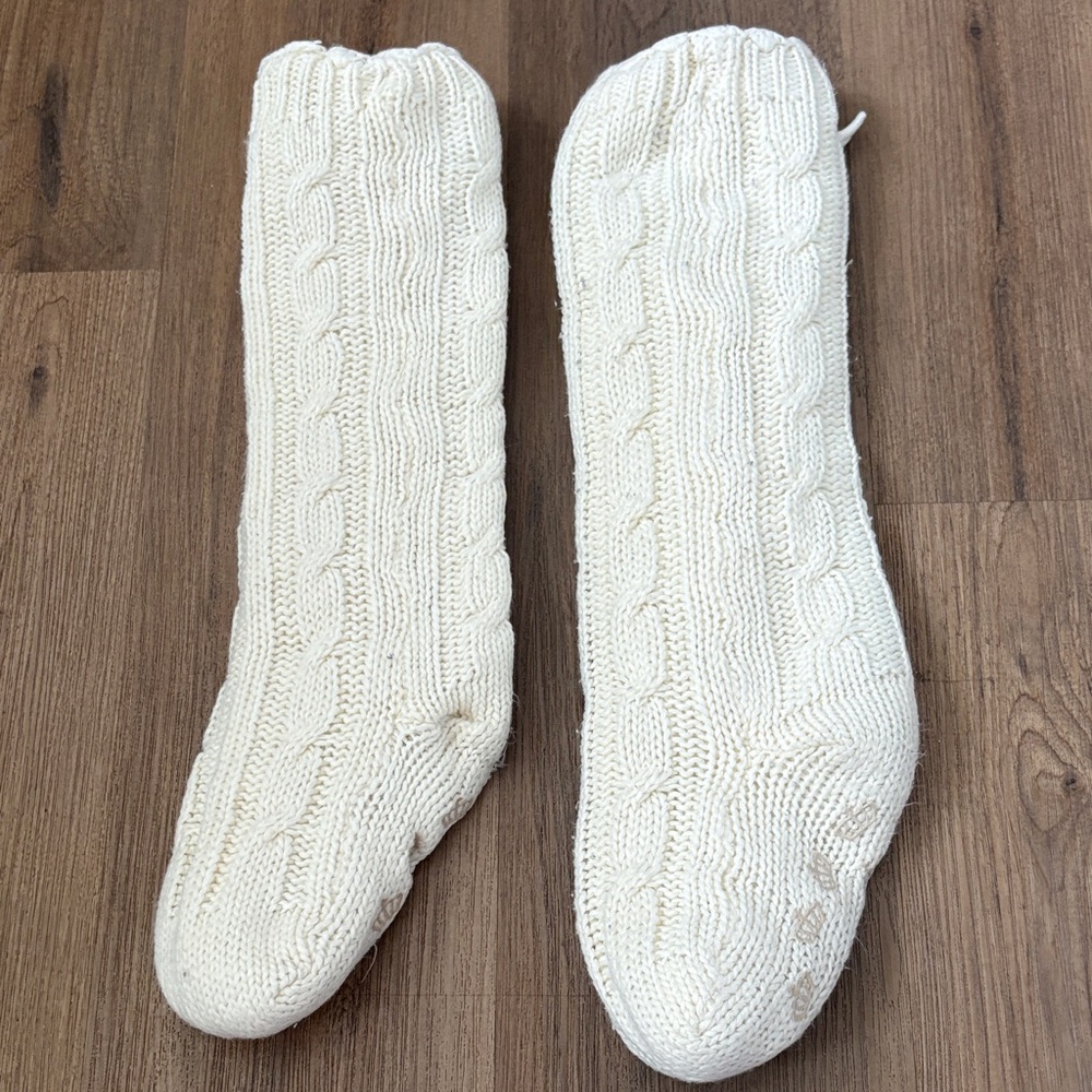 Cable Knit Cream Women’s Knee-High Sock Pair